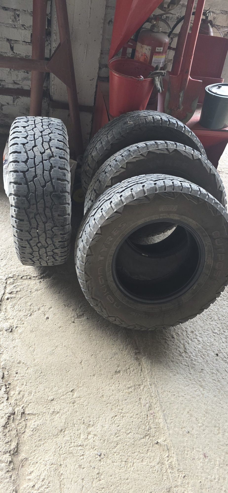 Продам  3 колеса Nokian Outpost AT 265/70 R16 112T