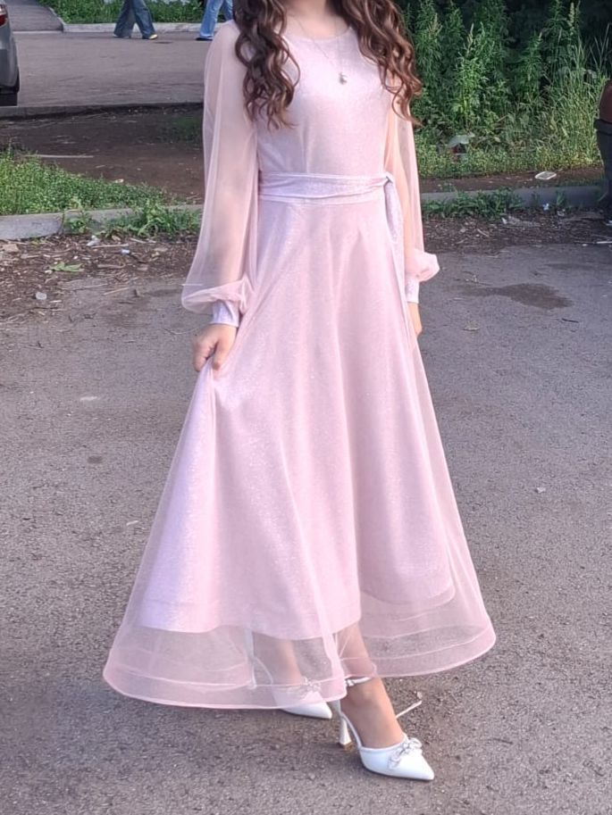 Продаю вечернее нарядное и очень красивое платье