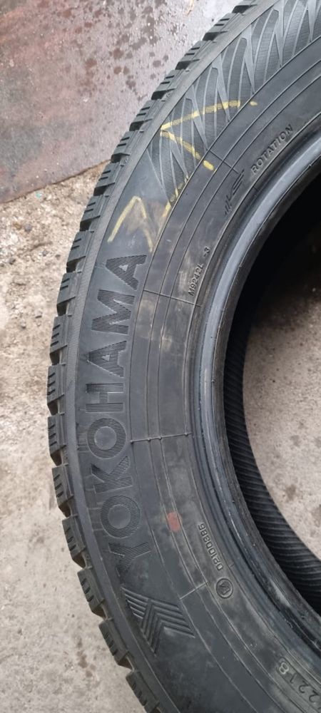 Шины в очень хорошем состоянии 225/65/17 Yokohama Geolander IceGuard