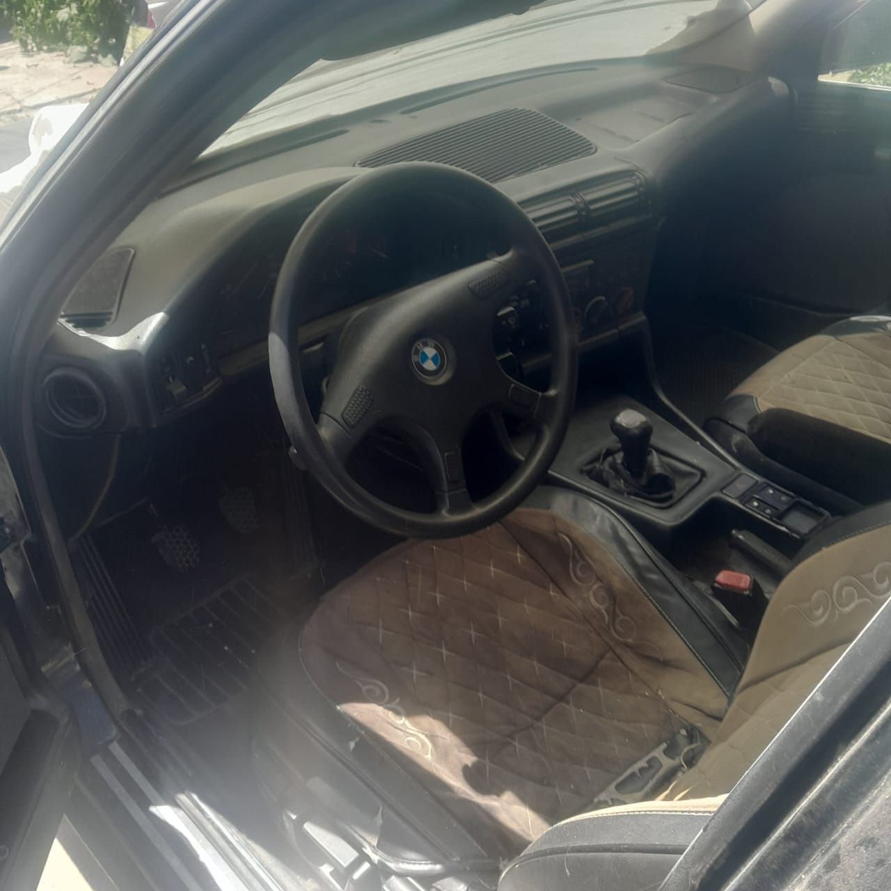 Продам машину бмв е34