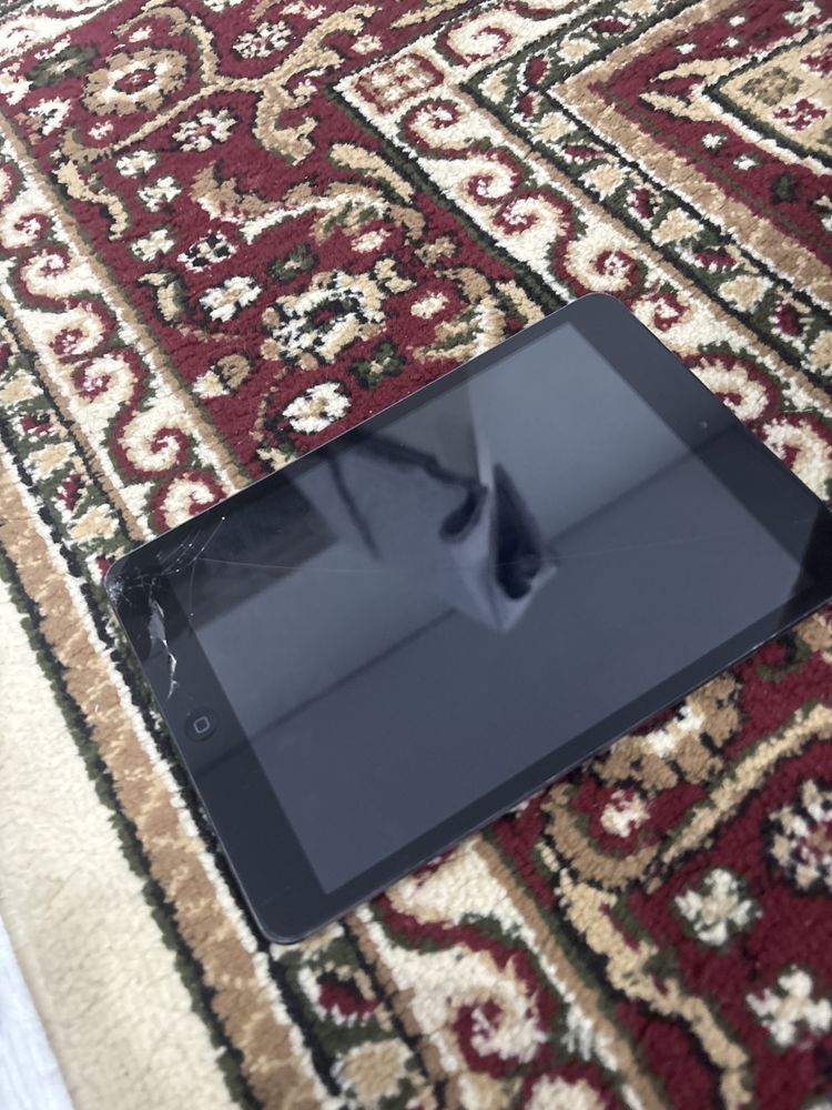 Продаю Ipad 5 поколения на запчасти