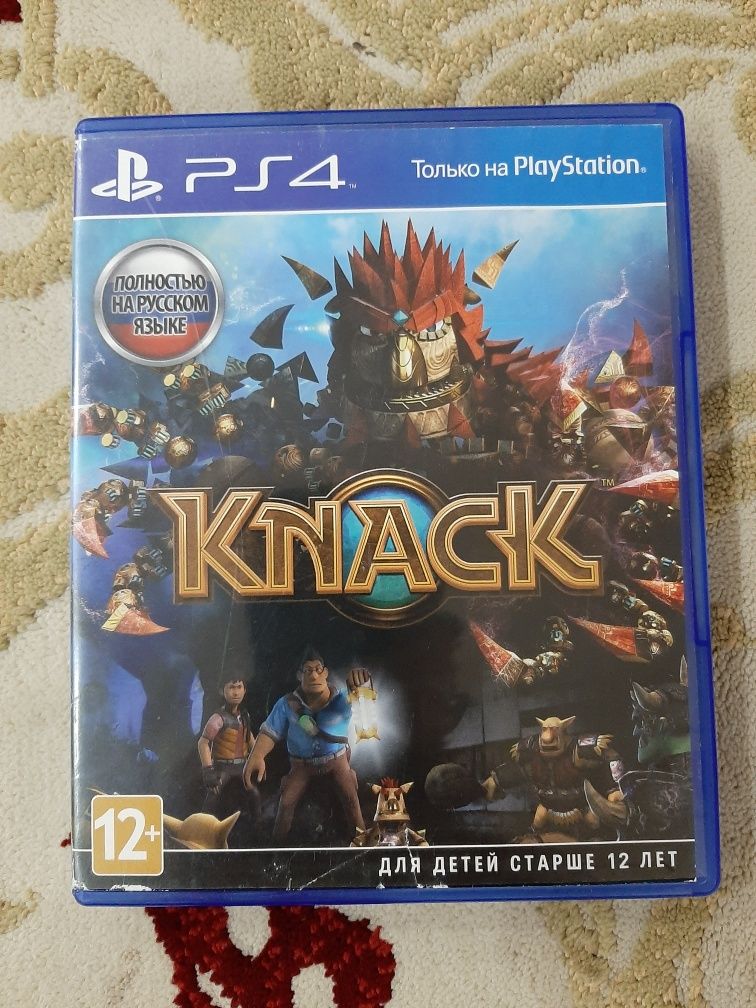 Продам Playstation 4, 500 гб,2-мя джойстиками!