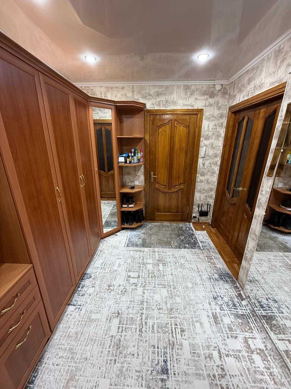 Продам трёхкомнатную квартиру в центре