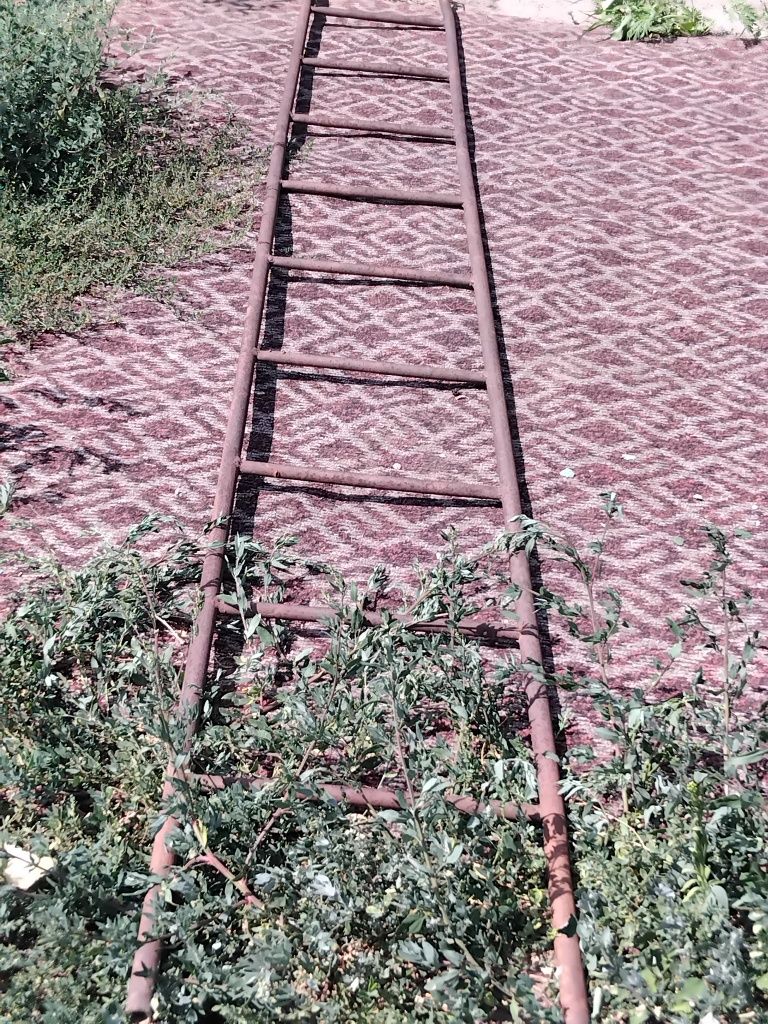 Продам металическую лестницу