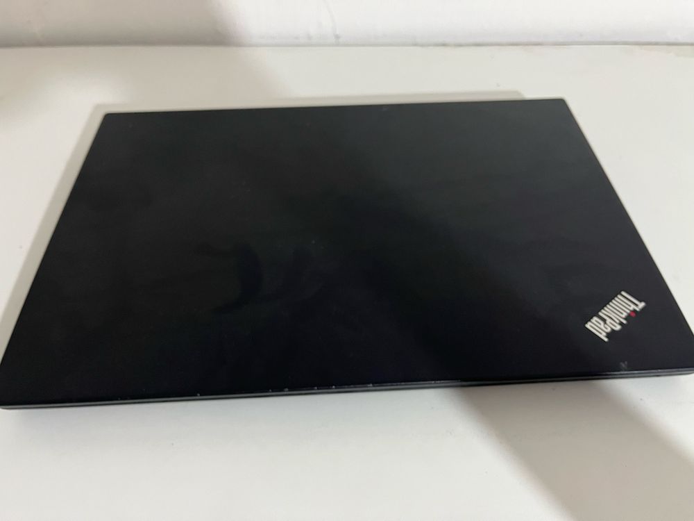 Lenova thinkpad t15 i5 8th