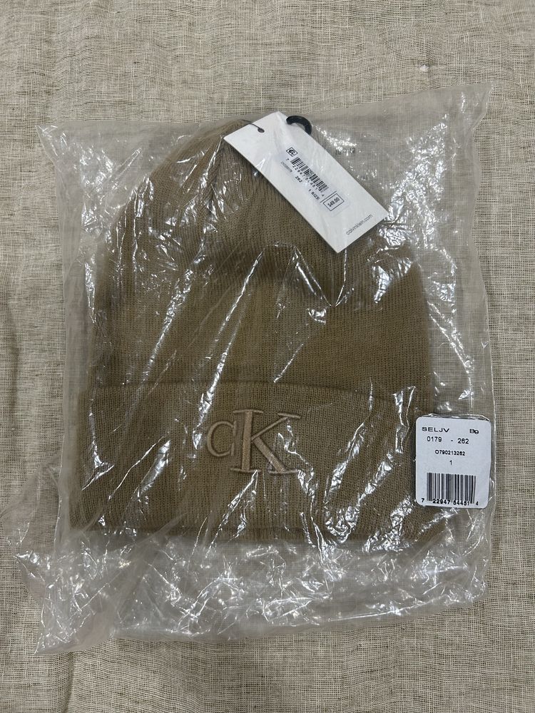 Продам новую шапку Calvin klein