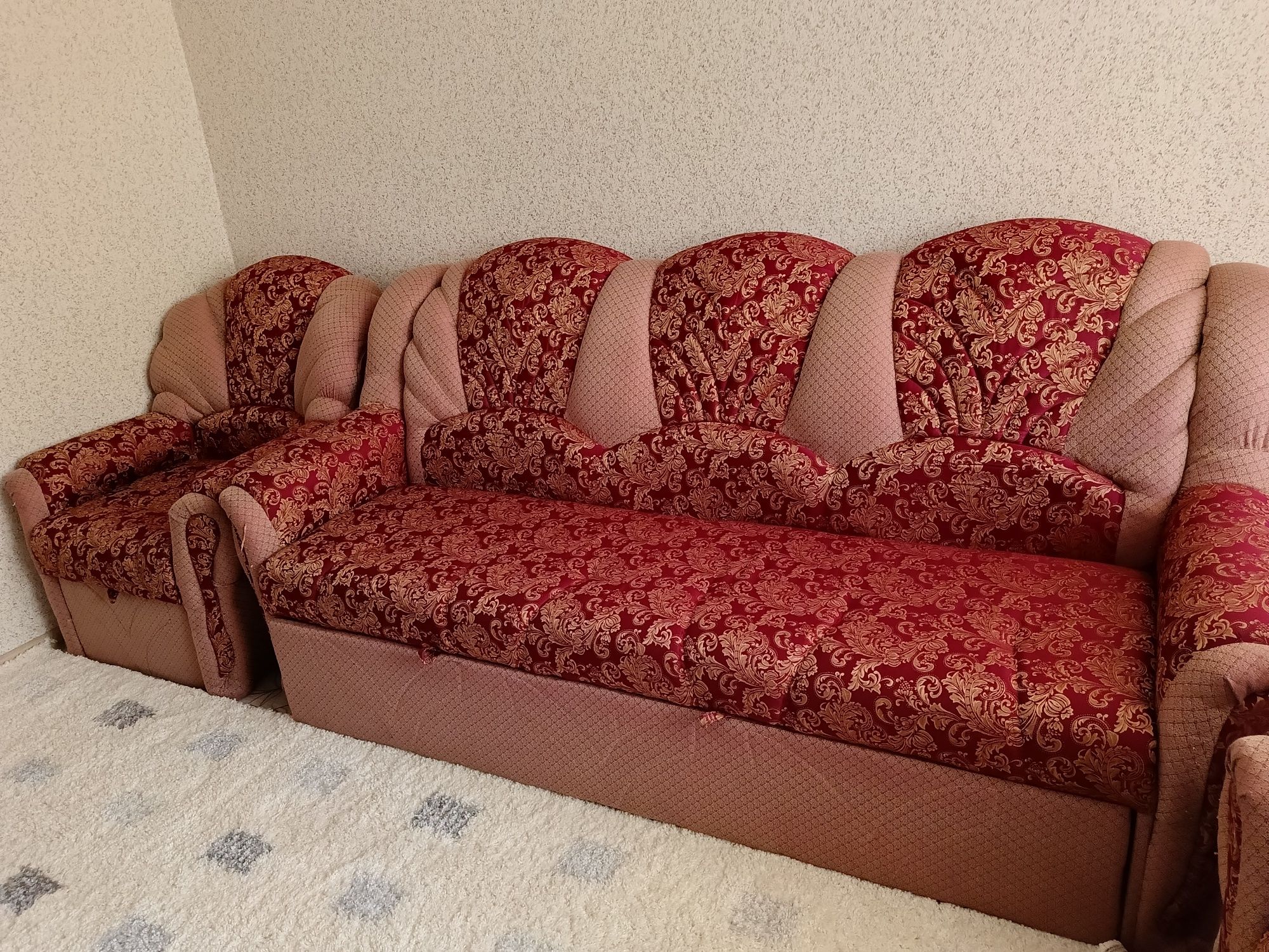 Срочно продам диван