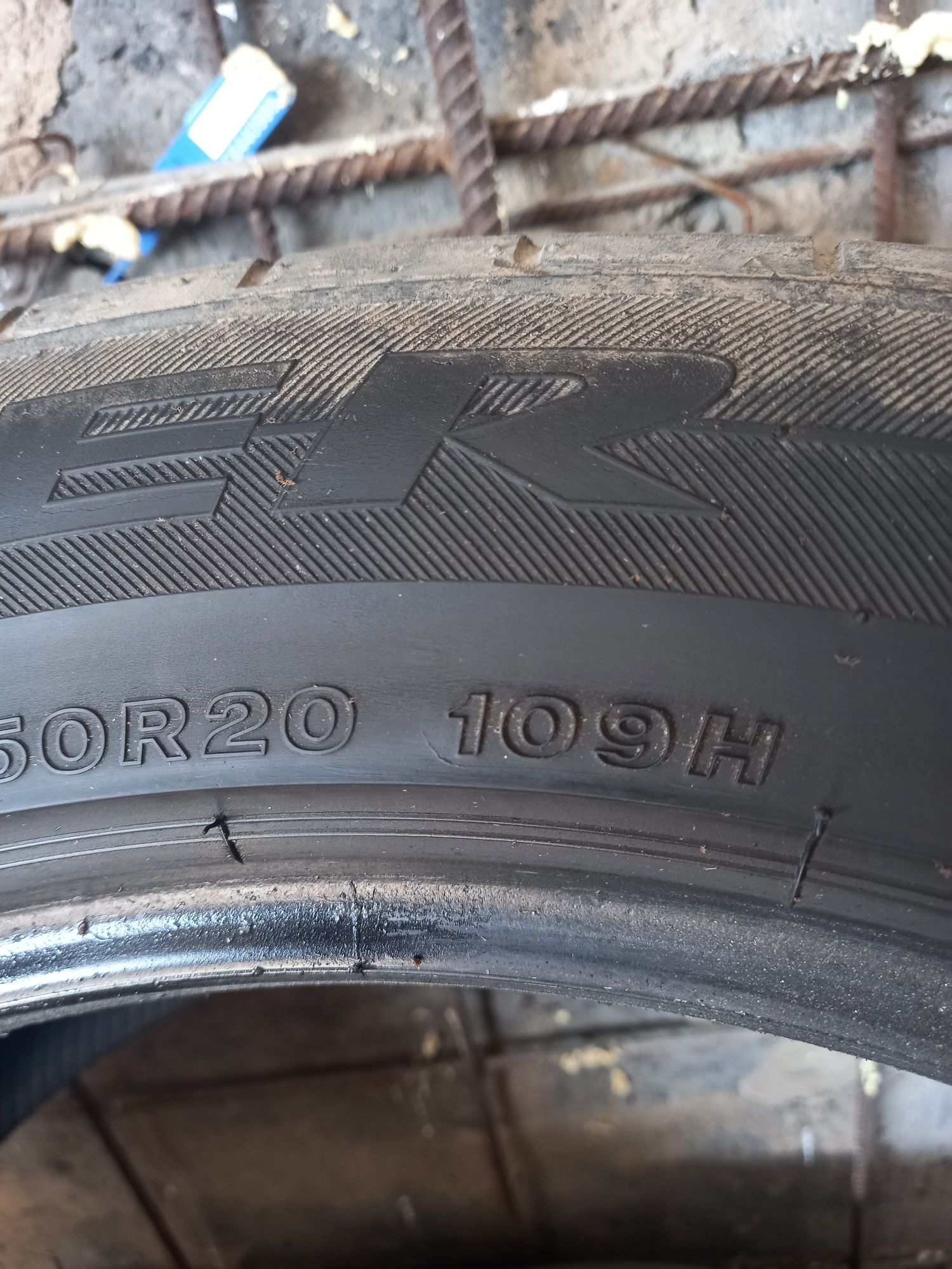 Продам шины 255/50/R20.