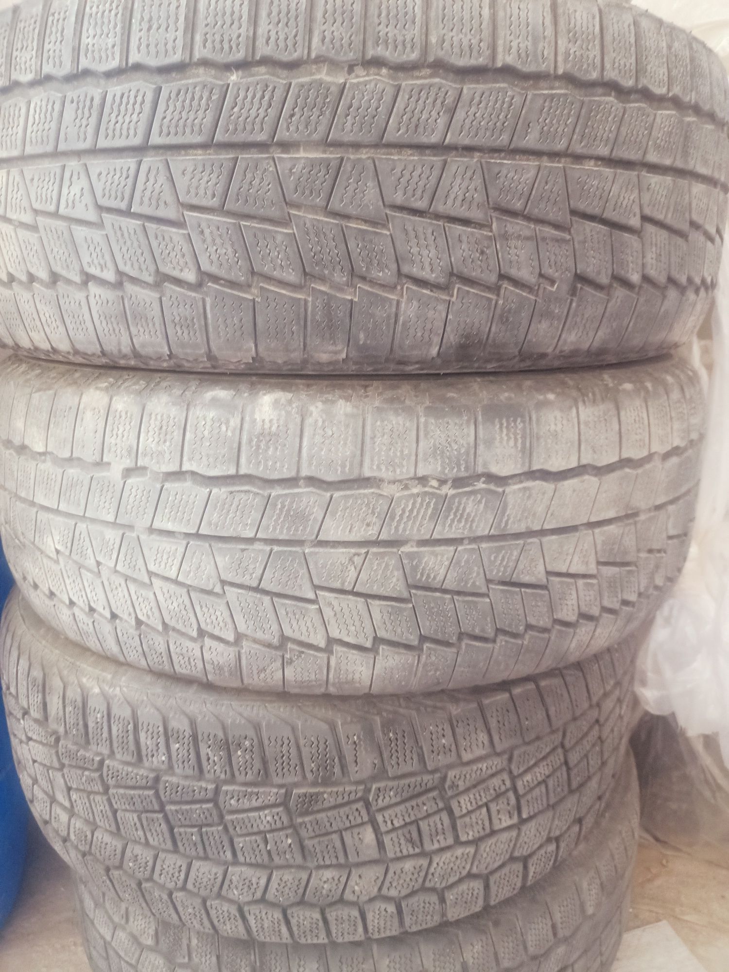 Продается шина на камри.Viatti 205/55R16 2шт