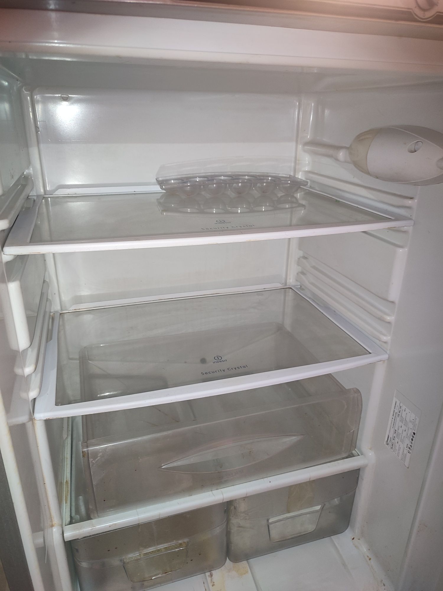 Indesit холодильник