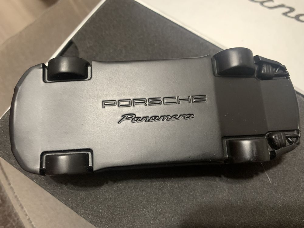 Porsche Panamera(1:43 от диллера)