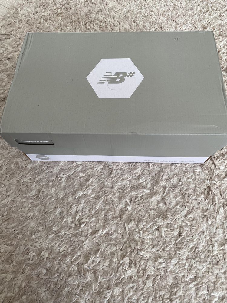 Продам мужские кроссовки New balance