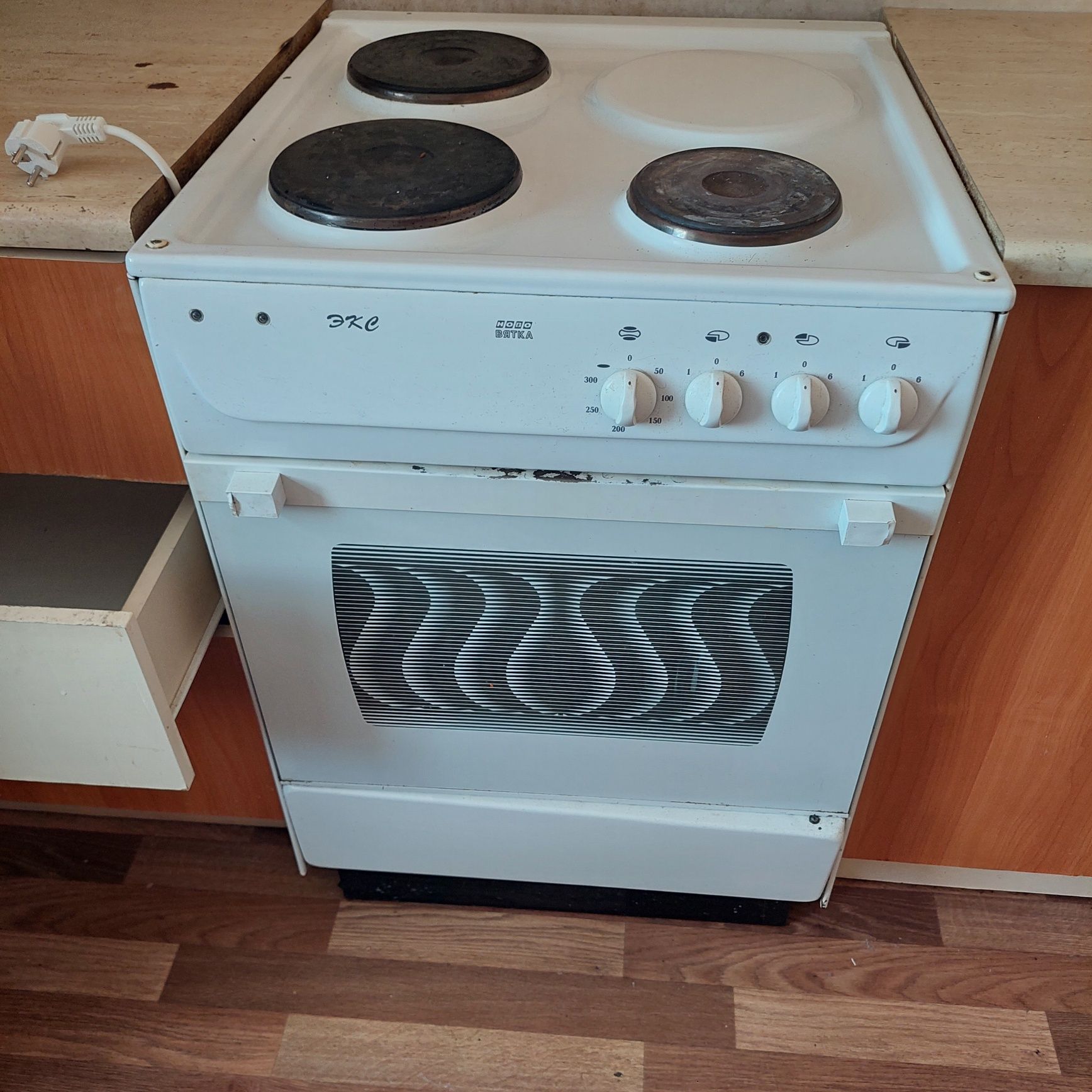 Продам электрическую плитку, диван, детскую кровать