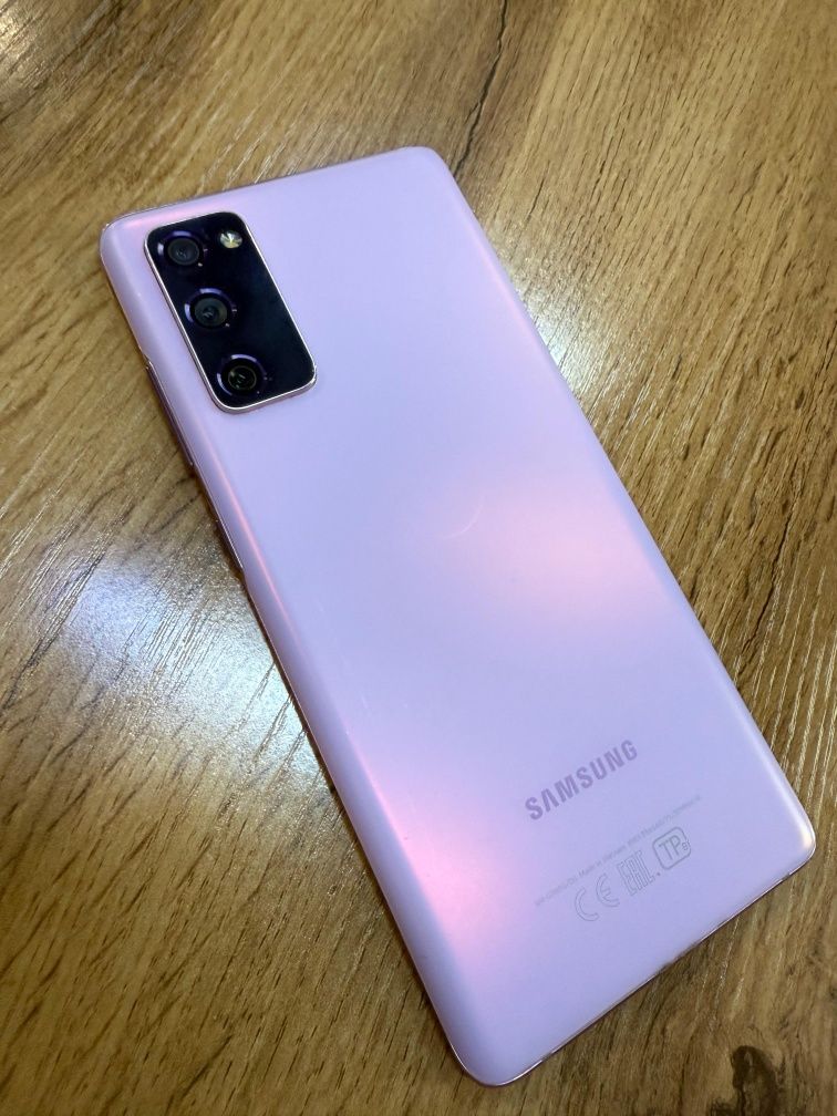 Samsung S20 FE розовый