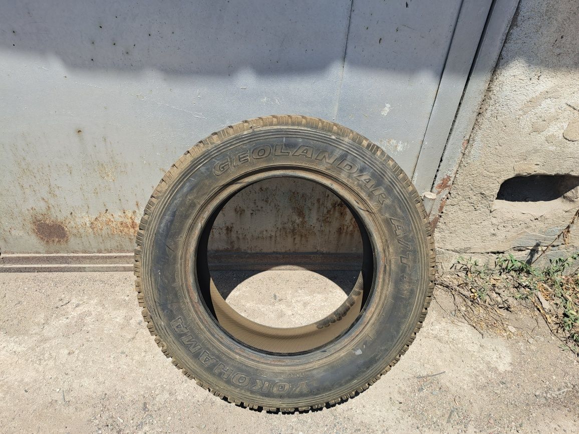 Продам две шины Yokohama 235/60R16