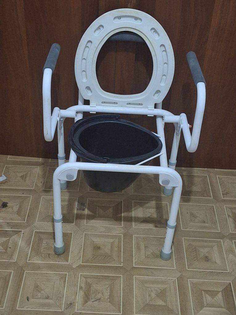 Санитарный стул туалет