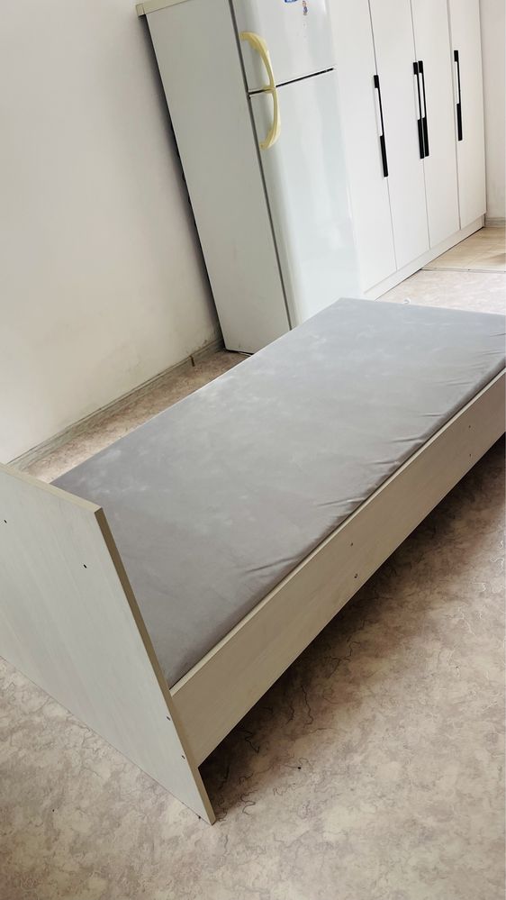 Продам Кровать  метр 1.90
