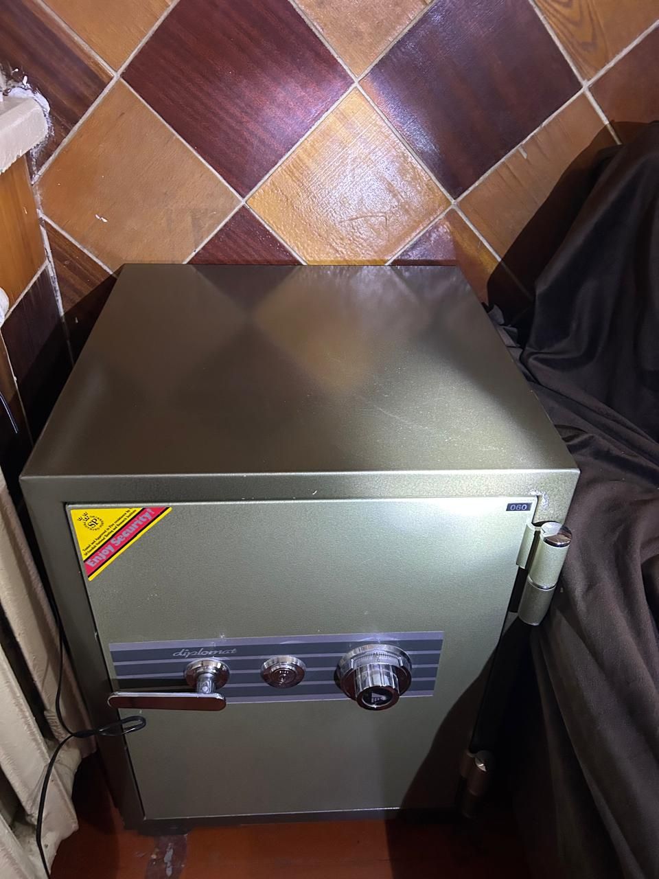 Сейф огнестойкий продам