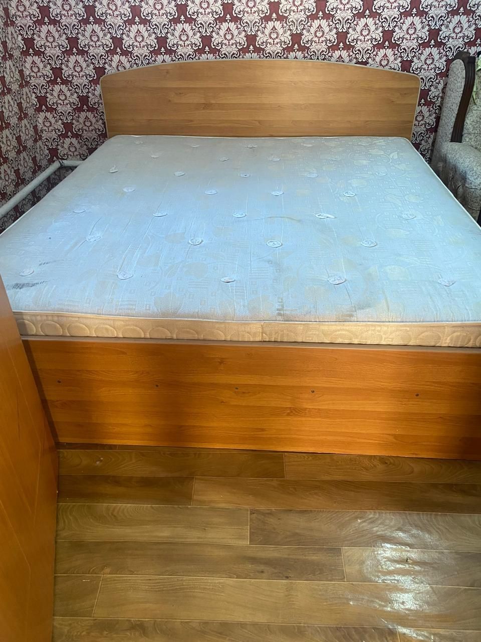 Срочно продам мебель для спальной все за 30000