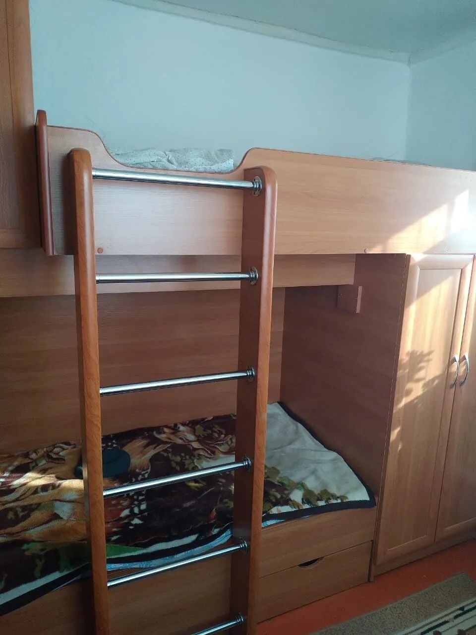 Двухъярусная кровать.