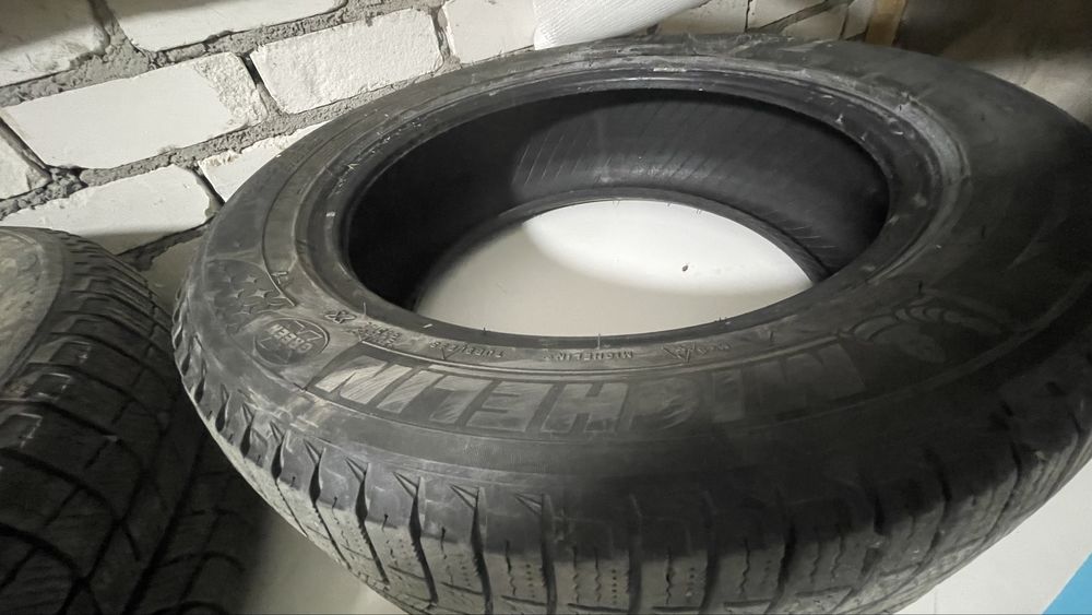 225/55/18 Продам зимние шины Michelin X-Ice фрикционные (липучки)