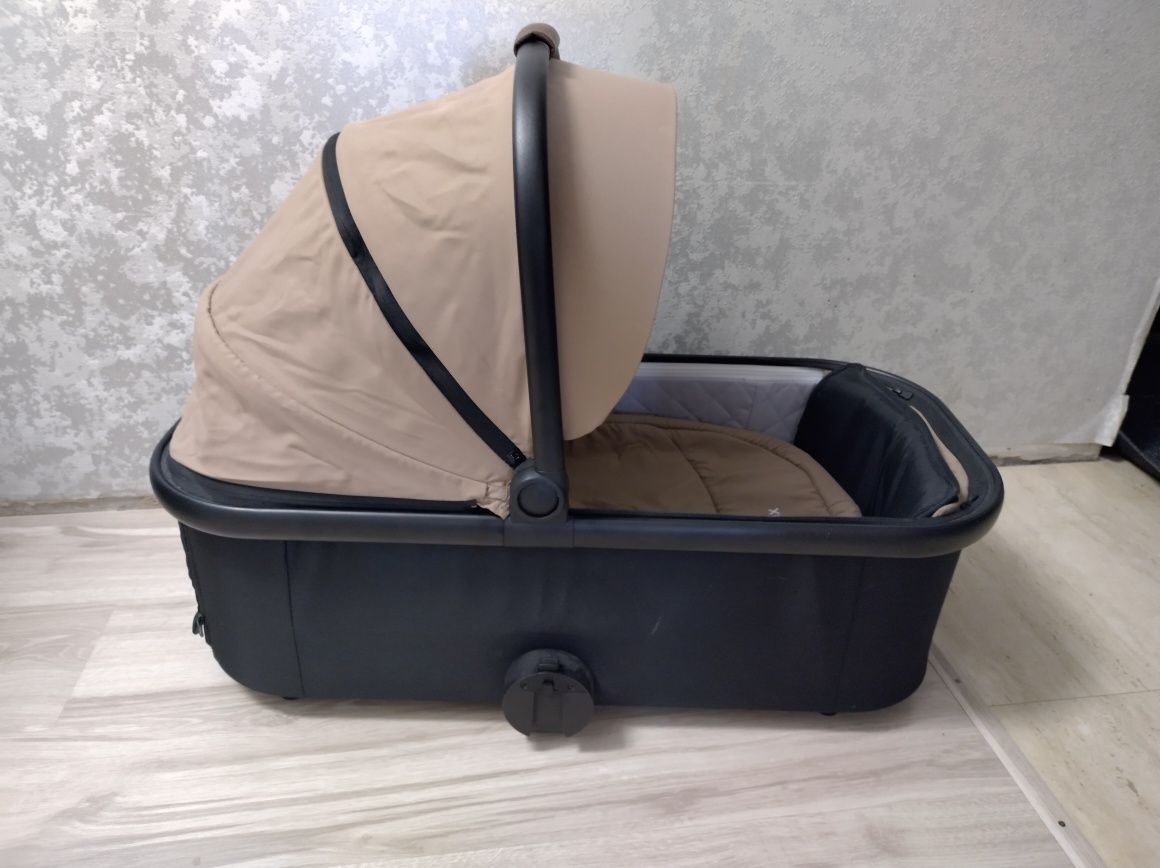 Продам коляску Tomix Selena 3 в 1.