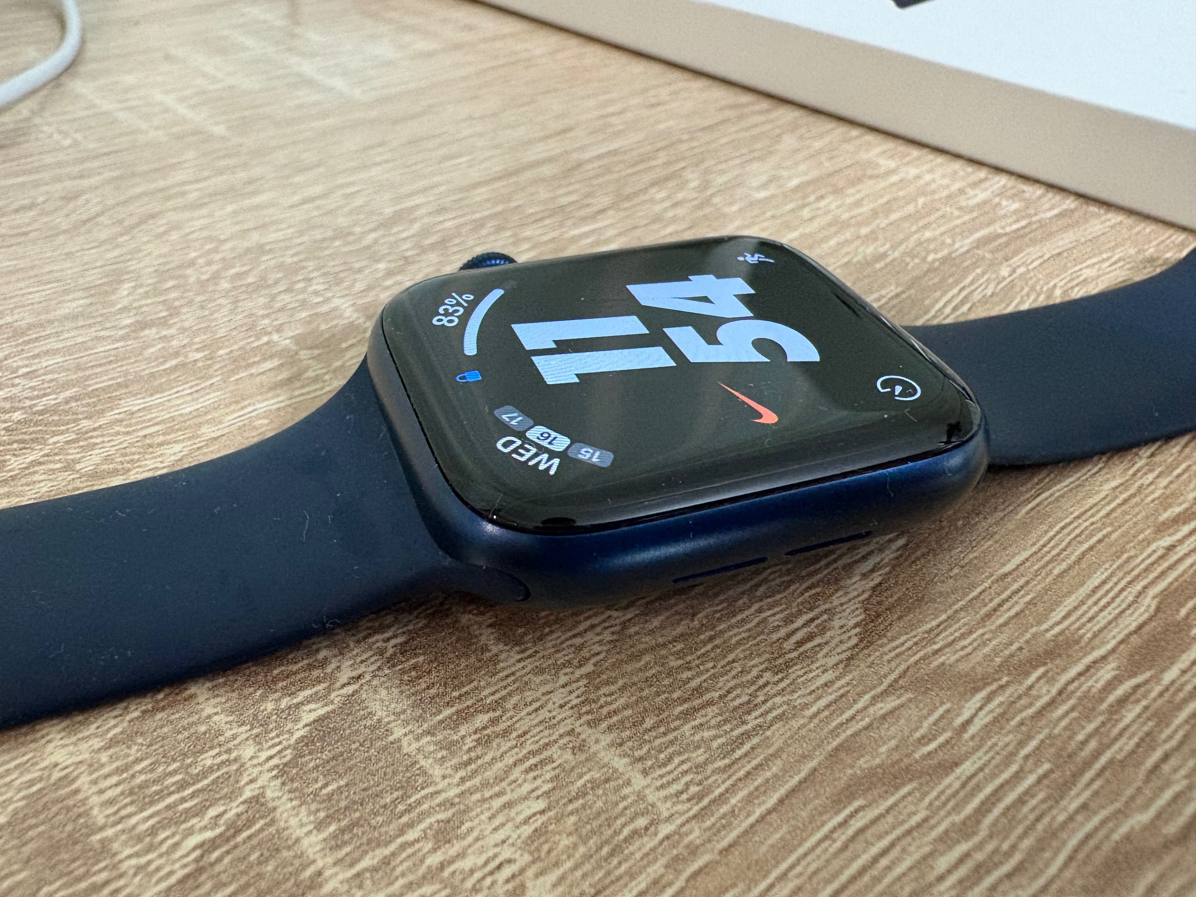 Смарт-часы Apple Watch Series 6 (44 мм)