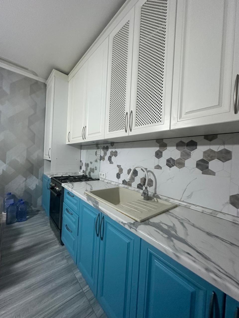 Срочно Продам кухонный гарнитур МДФ