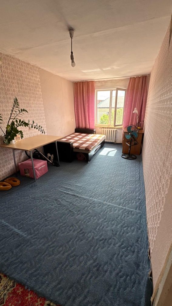 Продам 1,5 квартиру на микрорайоне, улица Жукова 41, 5 этаж,