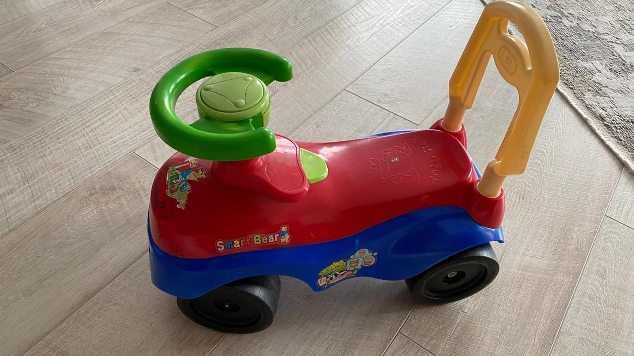 Продам детскую машину.