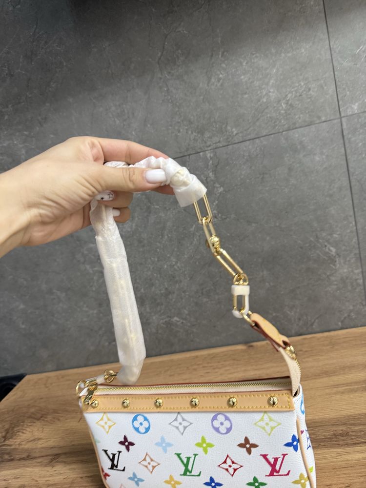 Сумочка клатч LV Louis Vuitton 2025
