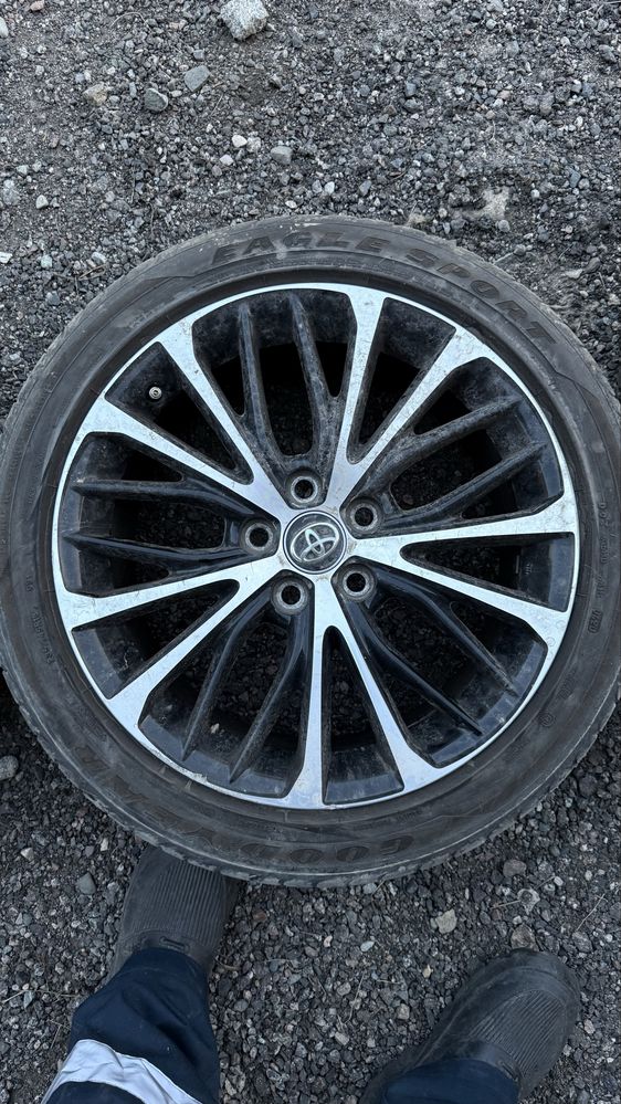 Тойота  диск 235/45/18R  5/114.3 toyota camry 70