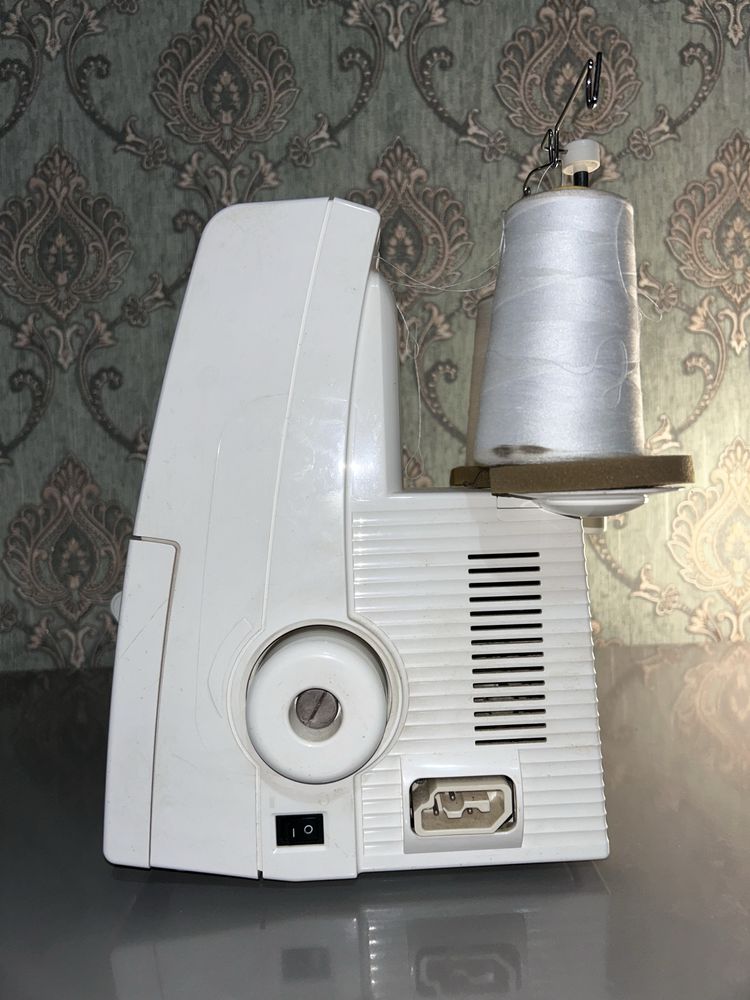 Оверлок Bernina 700D — швейцарское качество