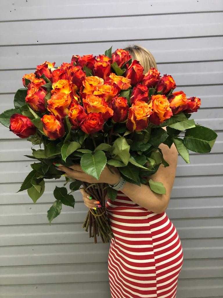 Доставка цветов ,25,51,101 роза