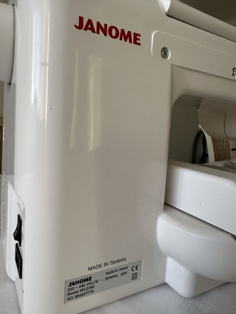 Вышивальная машинка Janome Memory Craft 230E