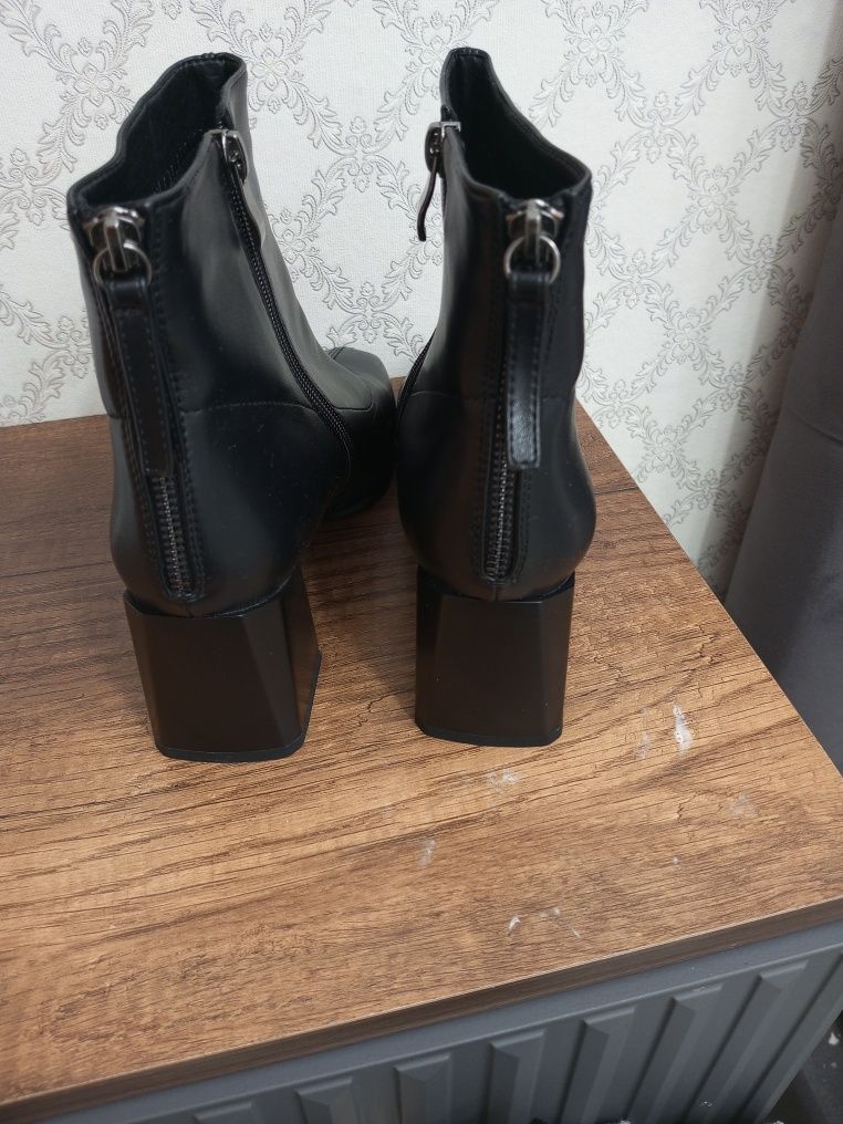 Продам сапоги весенние