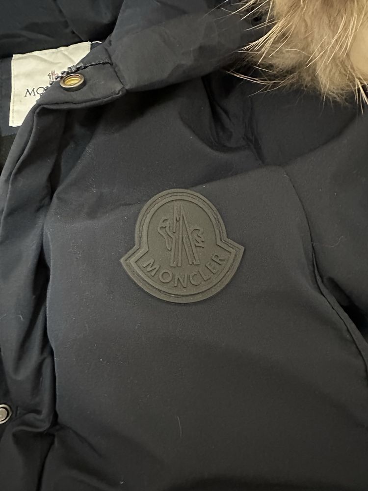 Продам детскую куртку MONCLER