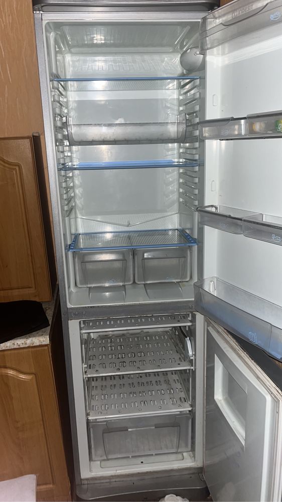 Продам холодильник индесит