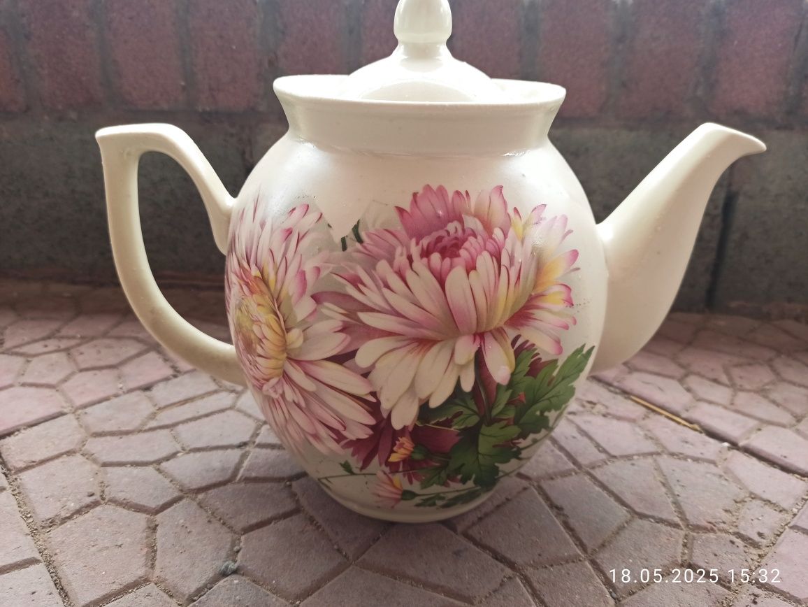 Большой чайник керамический