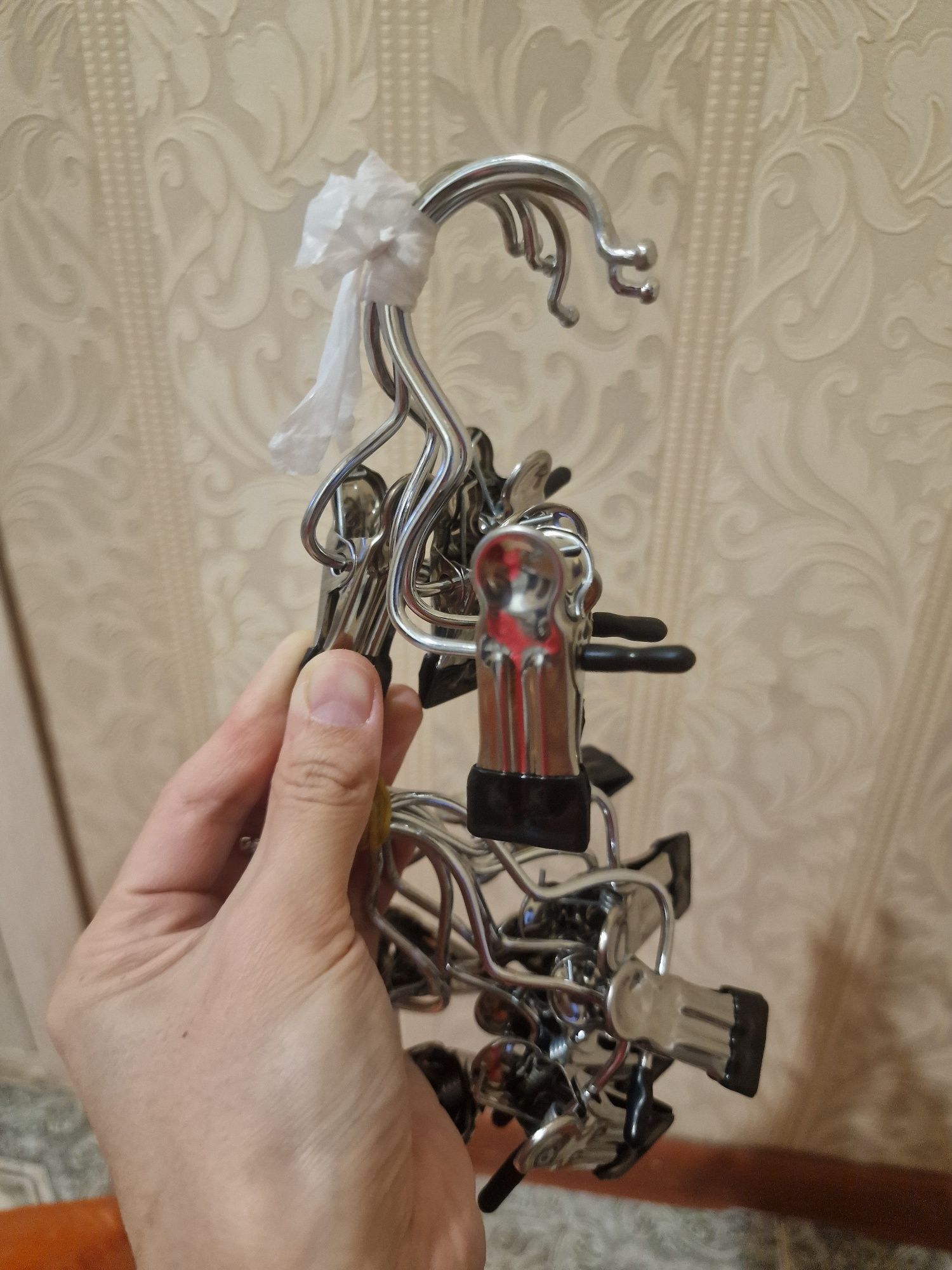 Продаёт всё для бутика