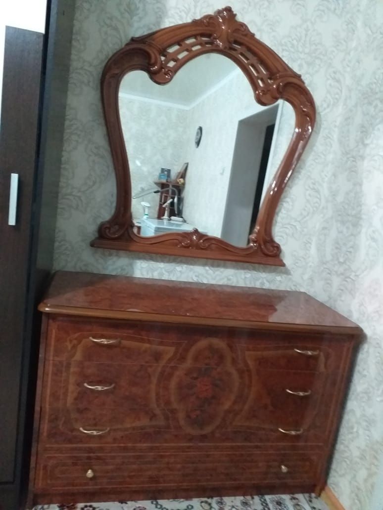 Продам спальный гарнитур