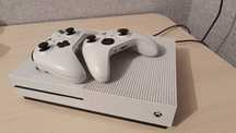 Xbox one s в хорошем состояние