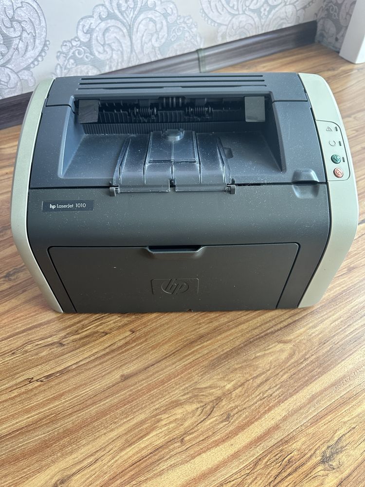 Продам Принтер HP1010