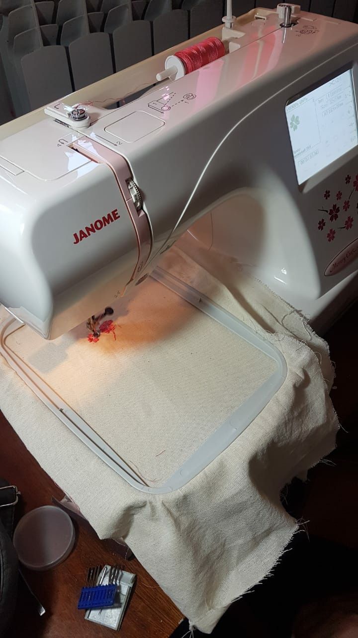 Продается вышивальная машинка Janome 370 E craft