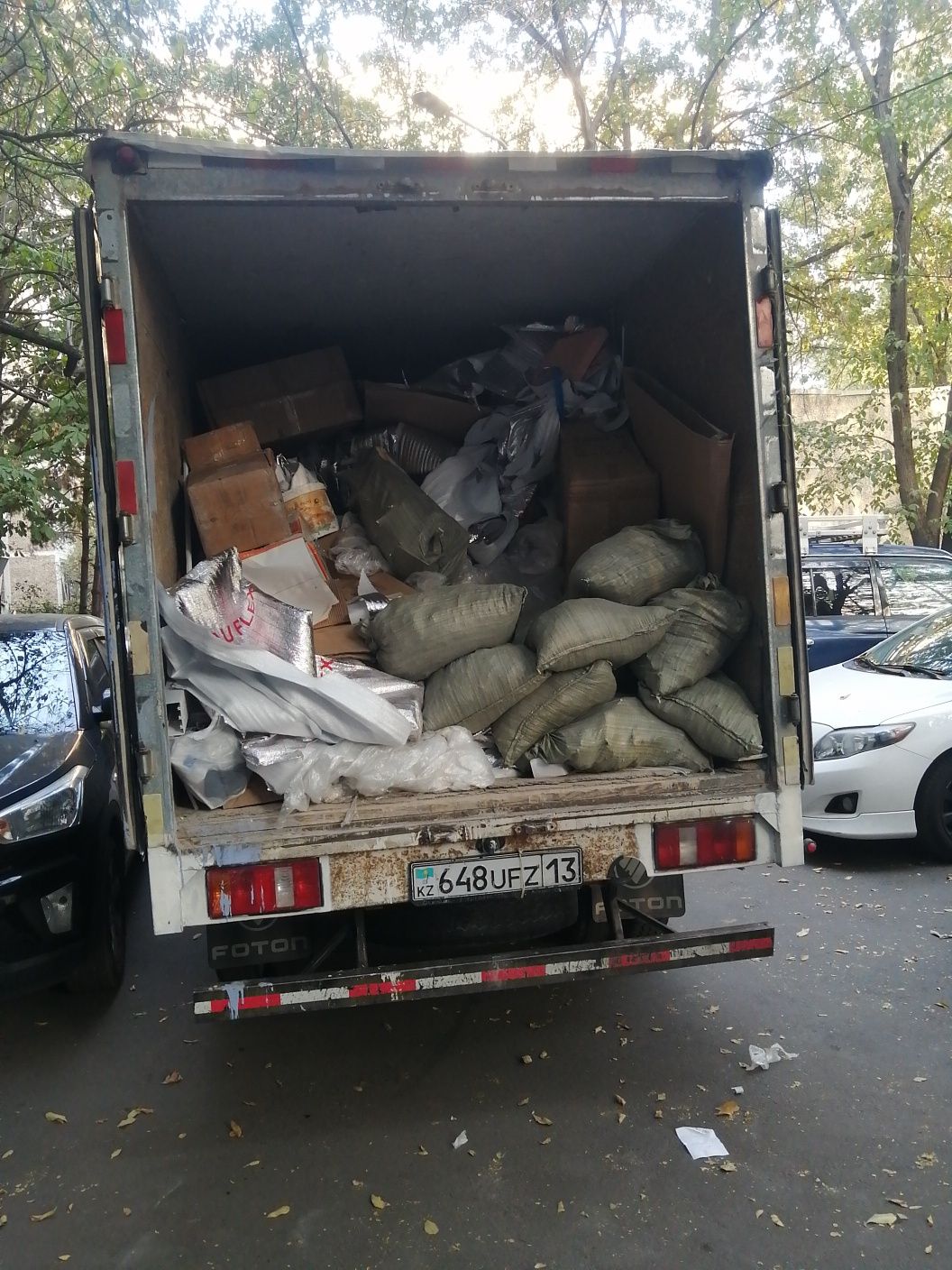 Недорого вывоз мусора бортовой газель заезд паркинг вывоз снега