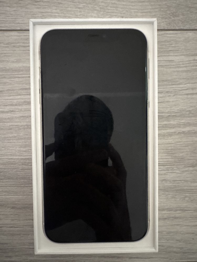 Iphone 11 документ,коробка бар
