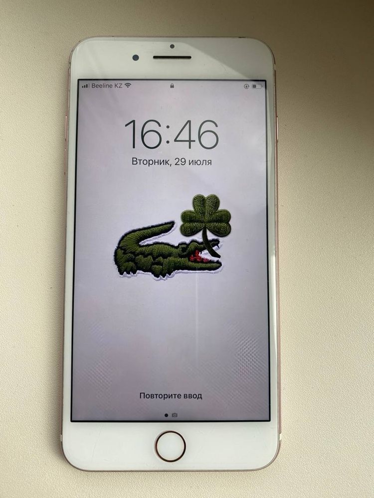 Продам iPhone 7+