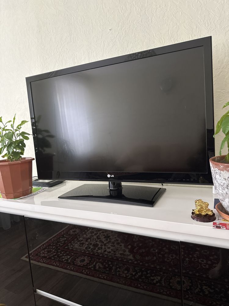 Продам телевизор LG