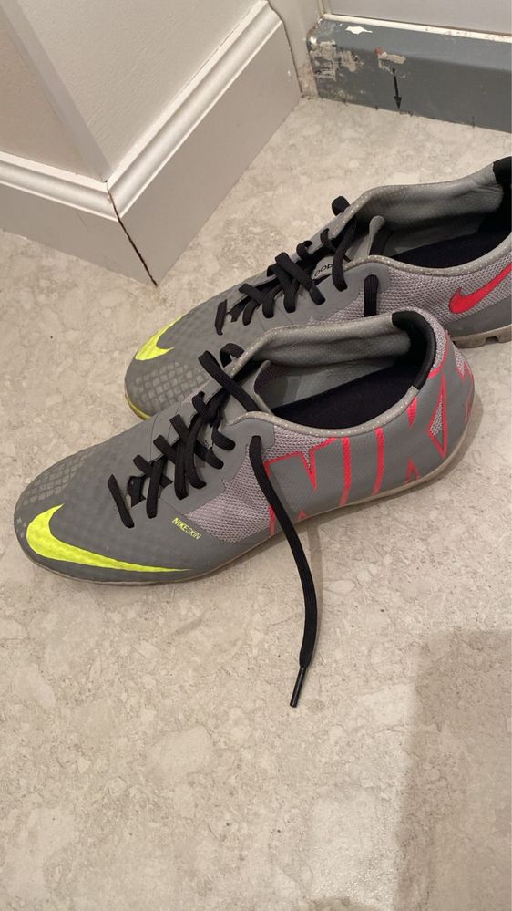 Шиповки Nike Bomba Finale II TF 42 размер