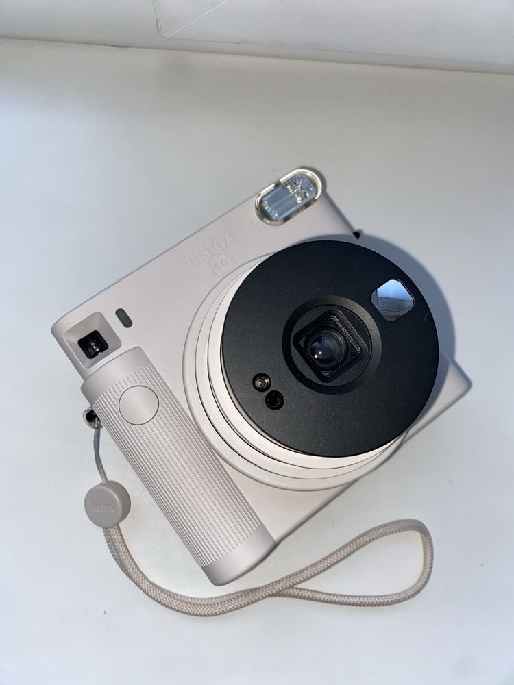 Instax Square SQ1 белый